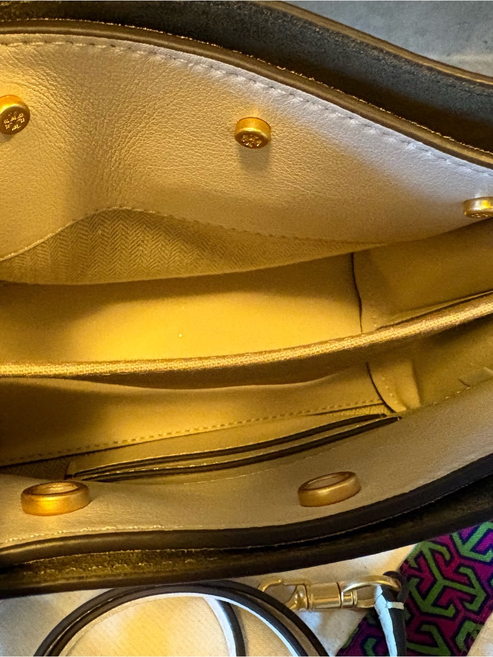 Tory Burch Lee Radziwill Double Petite, Cream with Gold Hardware - Picture 7 of 10